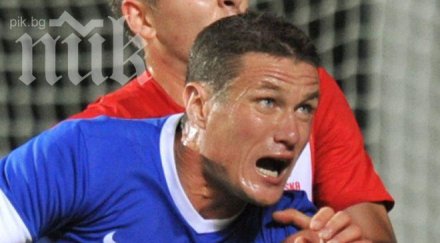 великият нападател естония андрес опер отказва футбола