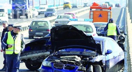половината тежките катастрофи стават заради превишена скорост