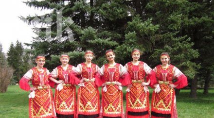перничани популяризират българския фолклор англия