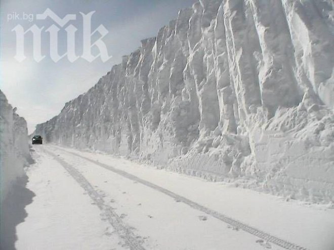 Странно явление! Нетопящ се сняг затрупа САЩ! (видео)