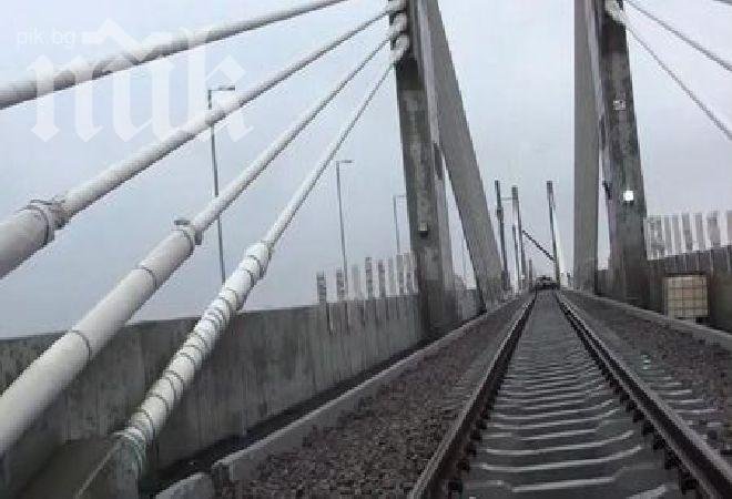 400 евакуирани след зверска катастрофа на влак с 32 вагона газ