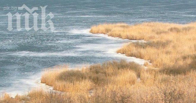 Замръзна езерото на резервата Сребърна