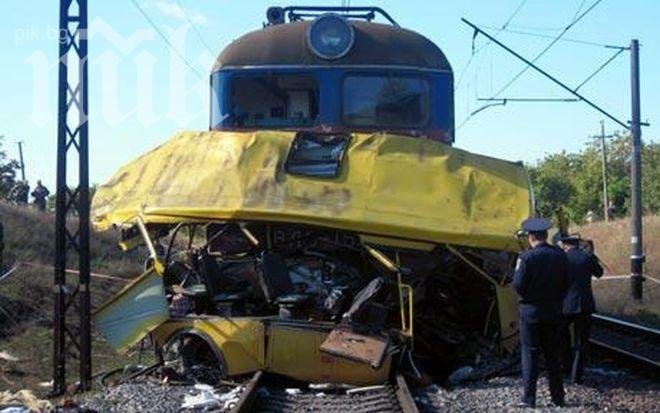 Зловеща катастрофа в Украйна! Влак помете автобус, поне 13 са загинали