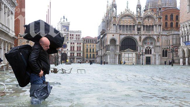 Великобритания дава пари на засегнатите от наводненията райони