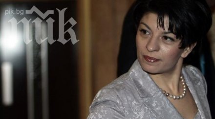 десислава атанасова таня андреева достатъчно приятелка моника станишева министър здравеопазването