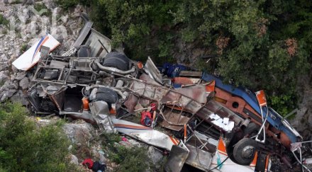 автобус пропадна порапст девет загинали