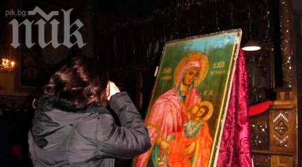 истерия русе чудотворна икона лекува рак сърце хиляди чакат опашка