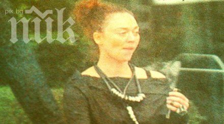 вдовицата георги илиев мая носи болна голи рамене