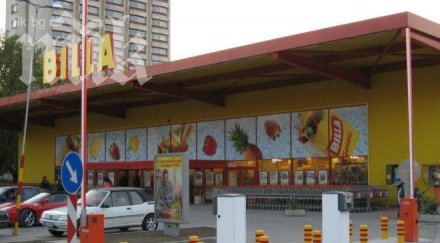 възрастна жена критично състояние падане ескалатор билла