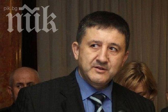 Отцепникът от ГЕРБ Марков: Колебая се за вота на недоверие, в Свищов бандитите се завърнаха