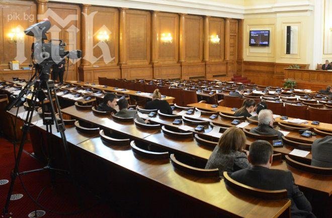 Само 32 депутати слушат данните за мерките на МВР за борба с престъпността
