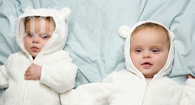 Уникум! Социалните мрежи събраха близначки, разделени от раждането си!