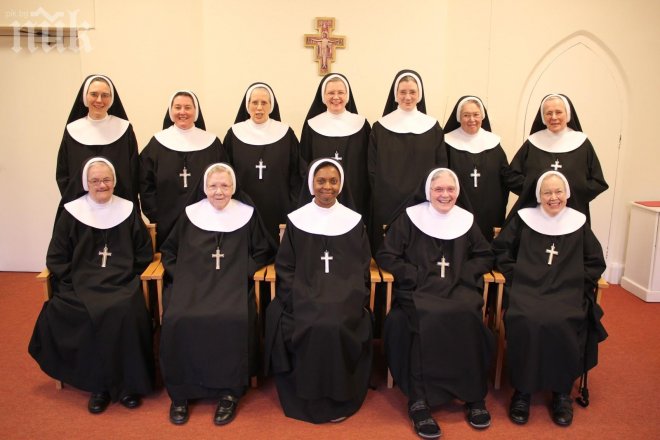 Монахини пуснаха порно на ученици в час