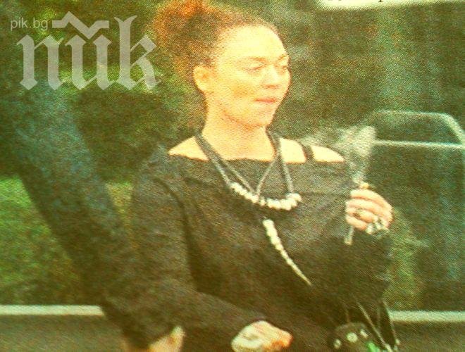 Вдовицата на Георги Илиев - Мая, се носи болна, но с голи рамене