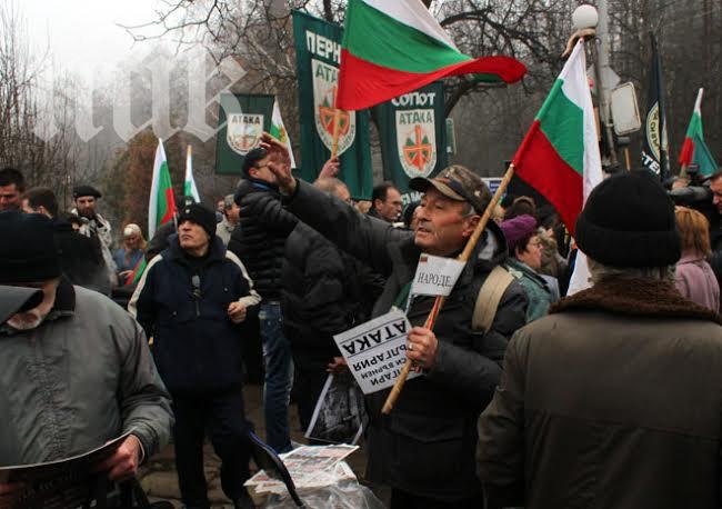 Атака на протест срещу новия областен управител на Хасково