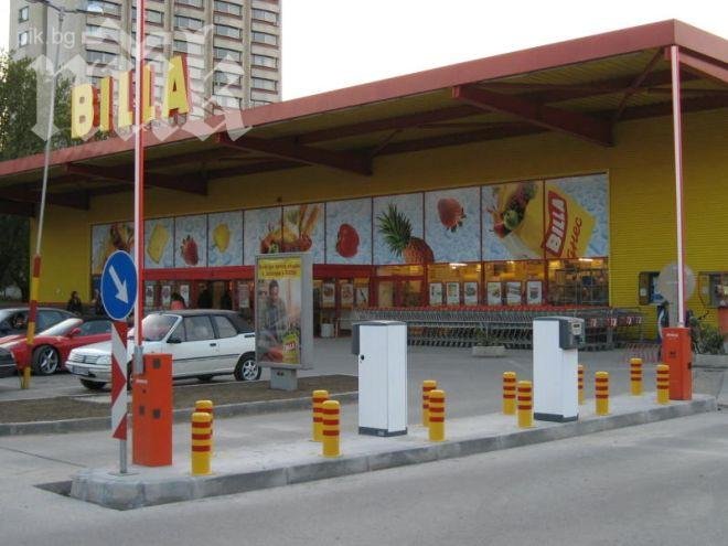 Възрастна жена е в критично състояние след падане от ескалатор в Билла