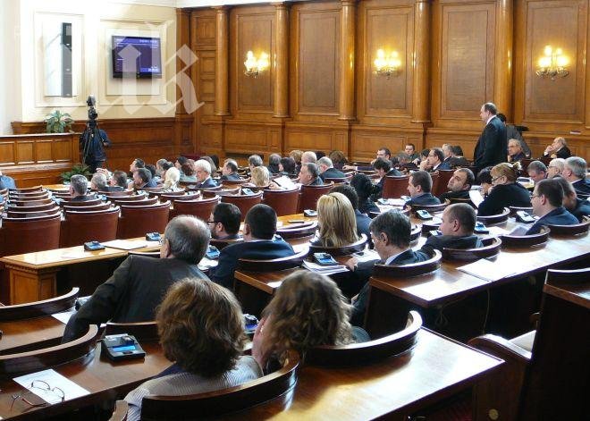 Парламентът ще разследва още два месеца далаверата с Мишо Бирата