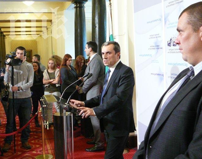 Орешарски пред ПИК за уволнения митничар №2: Имам неблагоприятна информация за него!