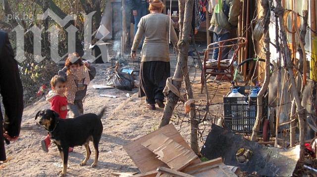 Парижанин напада роми с киселина