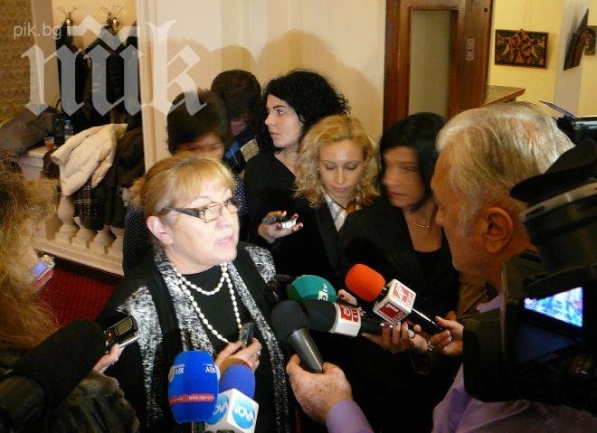 Възрастна депутатка от „Атака“ отрече, че Волен е спал с луксозни проститутки! Сашо Диков й се смее!