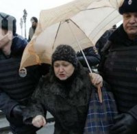 40 арестувани на протест в Русия срещу затваряне на опозиционна телевизия
