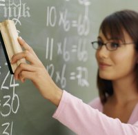 От юли увеличават началните заплати на младите учители