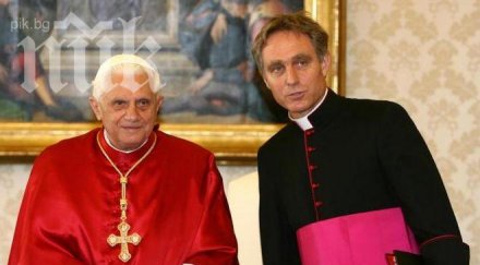 секретарят бенедикт оттегли името промяната донесе франциск