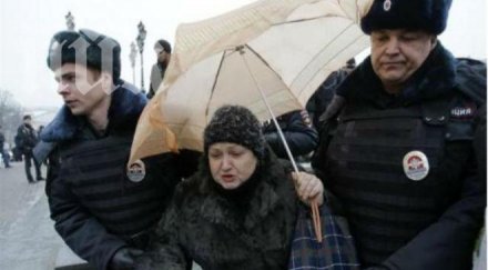 арестувани протест русия затваряне опозиционна телевизия