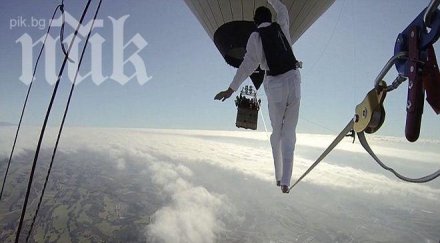 френски акробати разходиха въже два балона снимкивидео