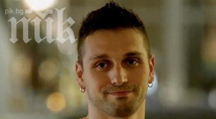 александър сано влиза къртицата