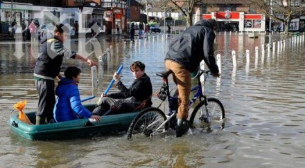 великобритания евакуира домове заради наводненията
