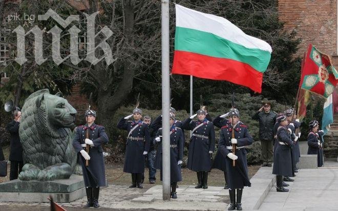 Сръбският министър на отбраната пристигна у нас, готвят му пълен военен церемониал