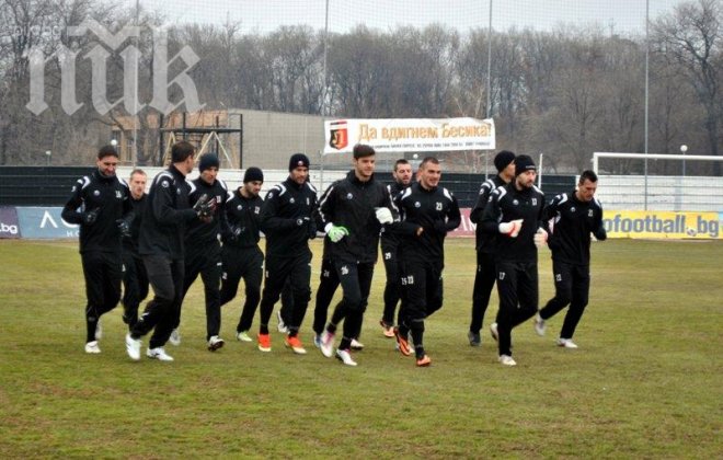 Локомотив (Пловдив) завърши със загуба лагера си в Испания