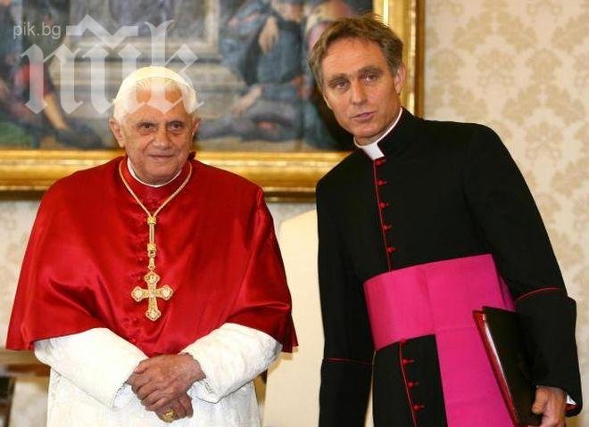 Секретарят на Бенедикт: Той се оттегли в името на промяната, която донесе Франциск