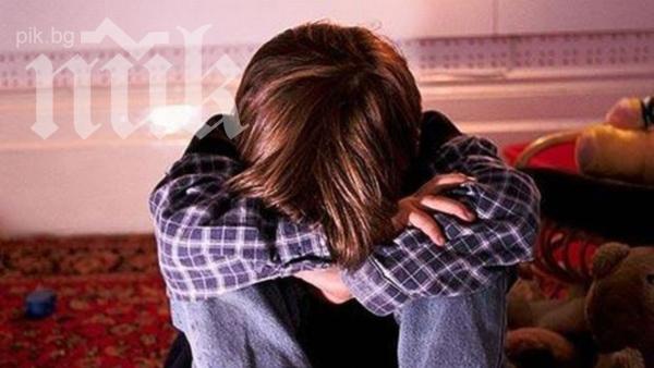 Хлапе краде телефони на съученици