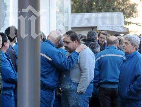 Работниците в Хюндай - София скочиха на бунт! Намалиха им заплатите с 200 лв. (снимки)