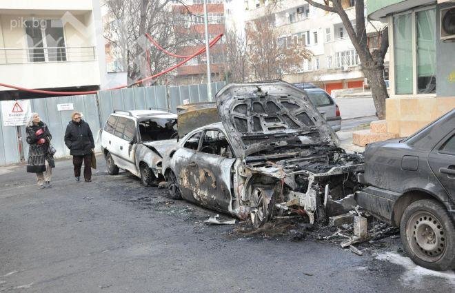 Кола изгоря в Несебър