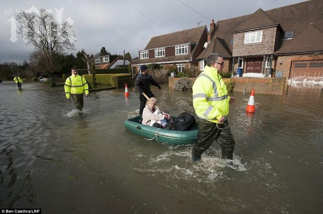 Лондон в шок! Темза преля (снимки)