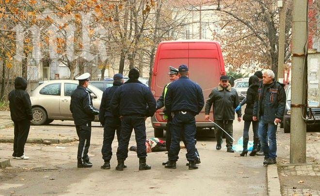 Aвстралийка скочи от микробус в движение след скандал с гаджето си! Пътували към Банско!