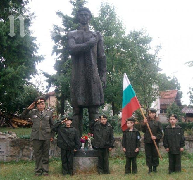 Уникален референдум в Стрелча: Искате ли да пратим антифашисткия паметник в гората!