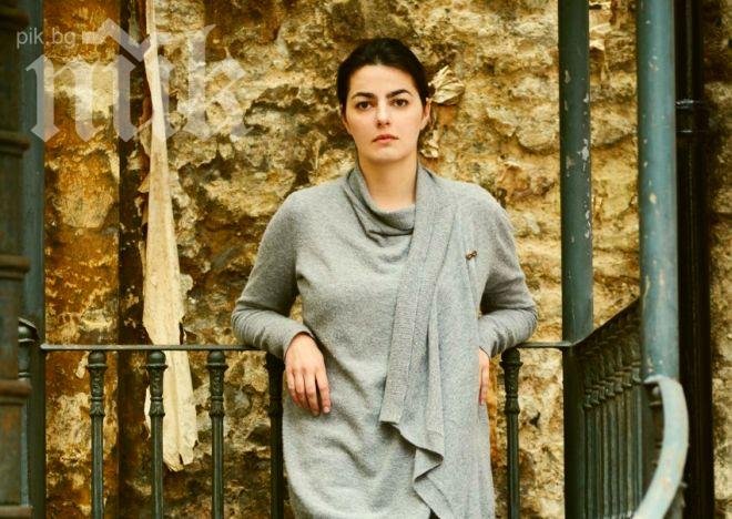 Българка гали слуха на Елизабет II 