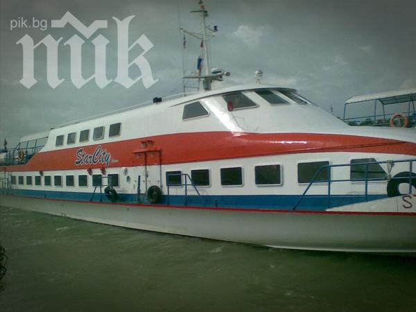 10 души загинаха при потъване на ферибот в Индия