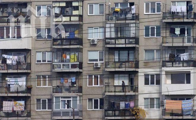 Мъжът, скочил от 6-ия етаж заради несподелена любов, почина