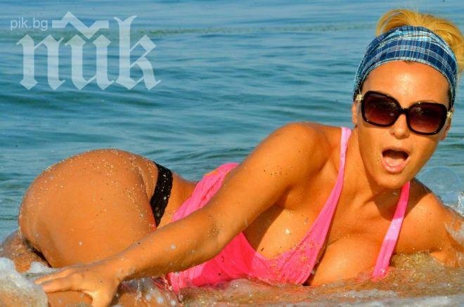 Камелия пак лъсна гола (снимка 18+)