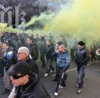 Кръв в Пловдив! Бой между полиция и протестиращи! Трима са ранени! (снимки и видео)
