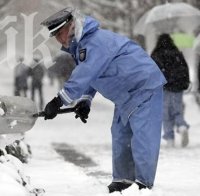 Стотици полети отменени заради снега в Япония