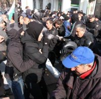 Подпалиха Джамията в Пловдив! Изпочупиха прозорците! Подпалиха Джамията в Пловдив! Изпочупиха прозорците!