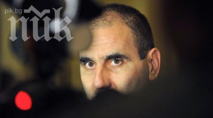 цветанов скри въпроса делян пеевски викал полунощ кабинета рождения ден