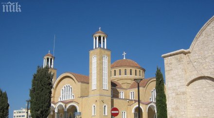 взривиха скъп мерцедес българка паралимни