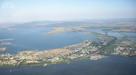 бургас приличал ивицата газа бомбардировка